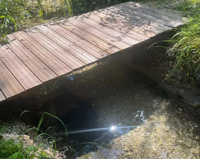Privatisation du domaine avec ses 2 lodges flottants sur un lac cristallin de 3,5 ha