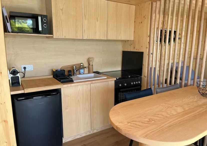 Privatisation du domaine avec ses 2 lodges flottants sur un lac cristallin de 3,5 ha