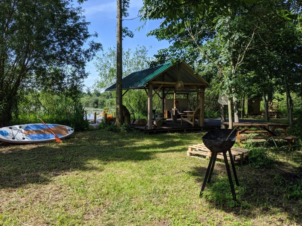 Ponton cosy au coeur de la nature. Ressourçant et dépaysant.