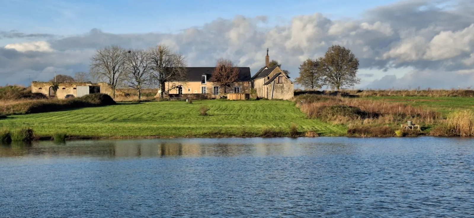 Gîte pêche 7 chambres avec étangs privés de 1.4ha en Mayenne