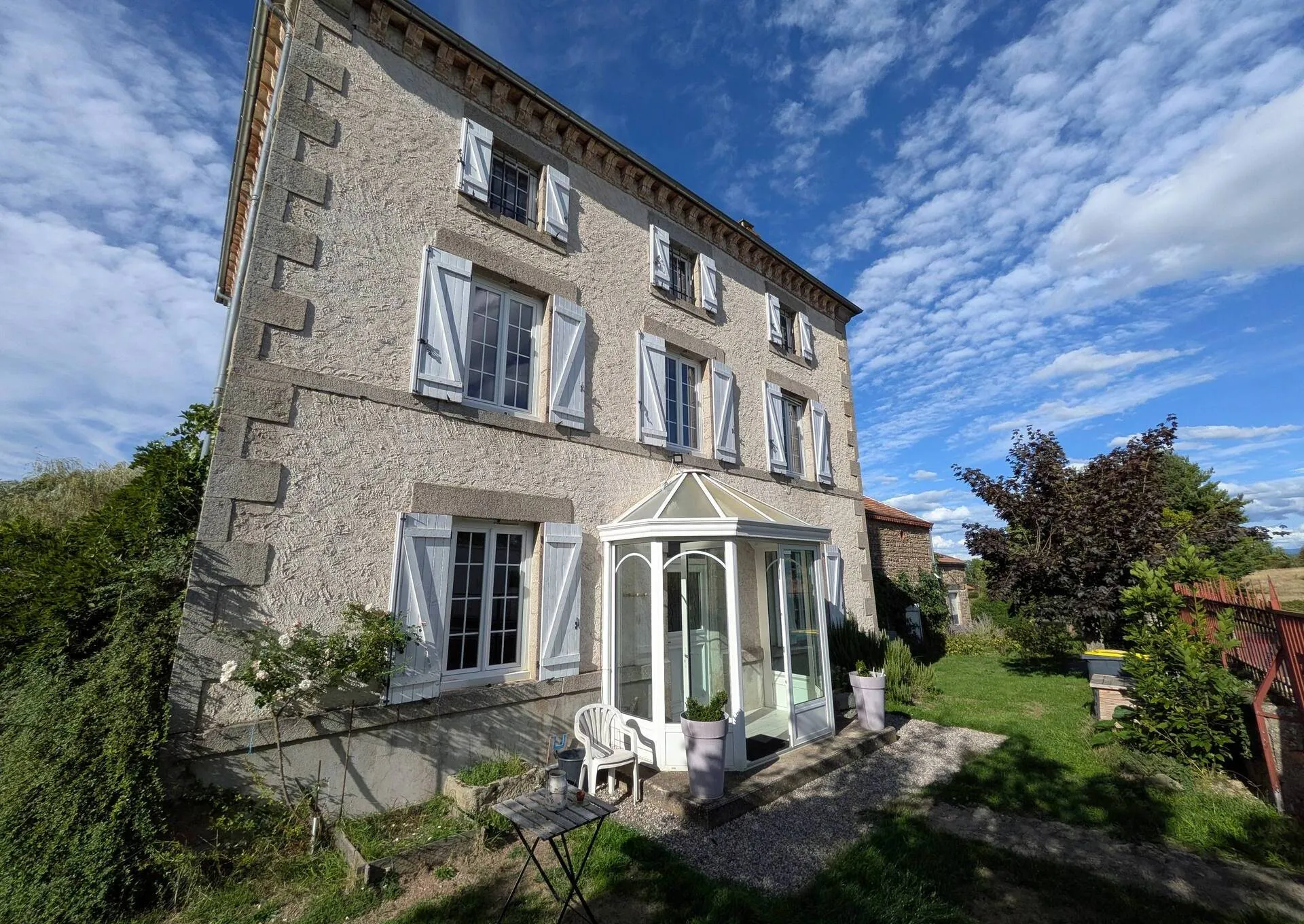 Chambre d'hôtes au bord d'un étang privé de 0,5ha en Auvergne
