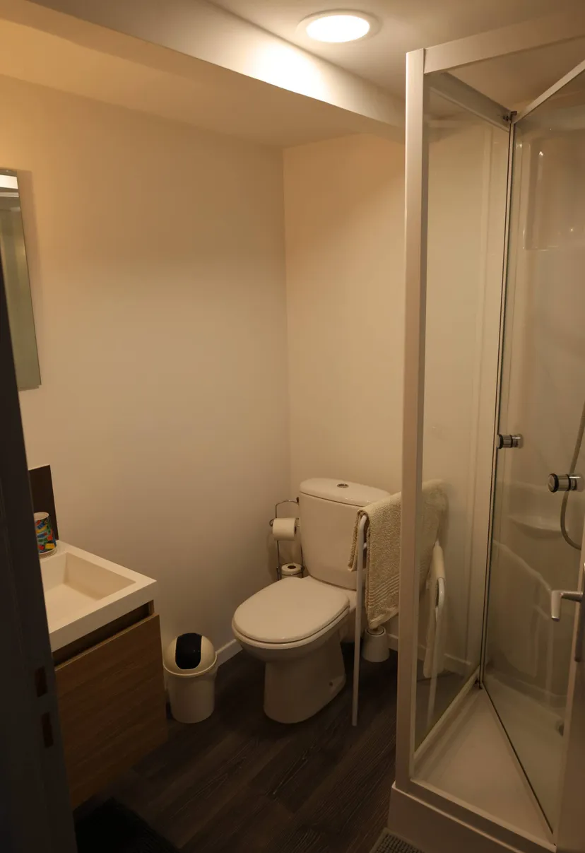 Chambre d'hôtes au bord d'un étang privé de 0,5ha en Auvergne