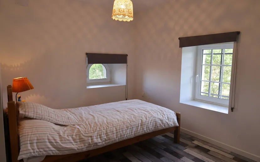 Chambre d'hôtes au bord d'un étang privé de 0,5ha en Auvergne