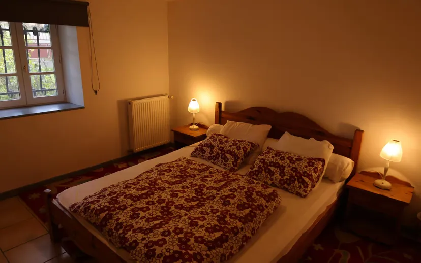 Gîte familial au bord d'un étang de 0,5ha en Auvergne