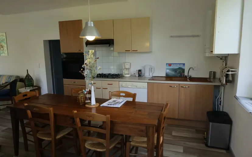 Gîte familial au bord d'un étang de 0,5ha en Auvergne