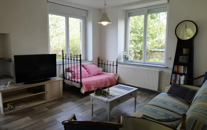 Gîte familial au bord d'un étang de 0,5ha en Auvergne