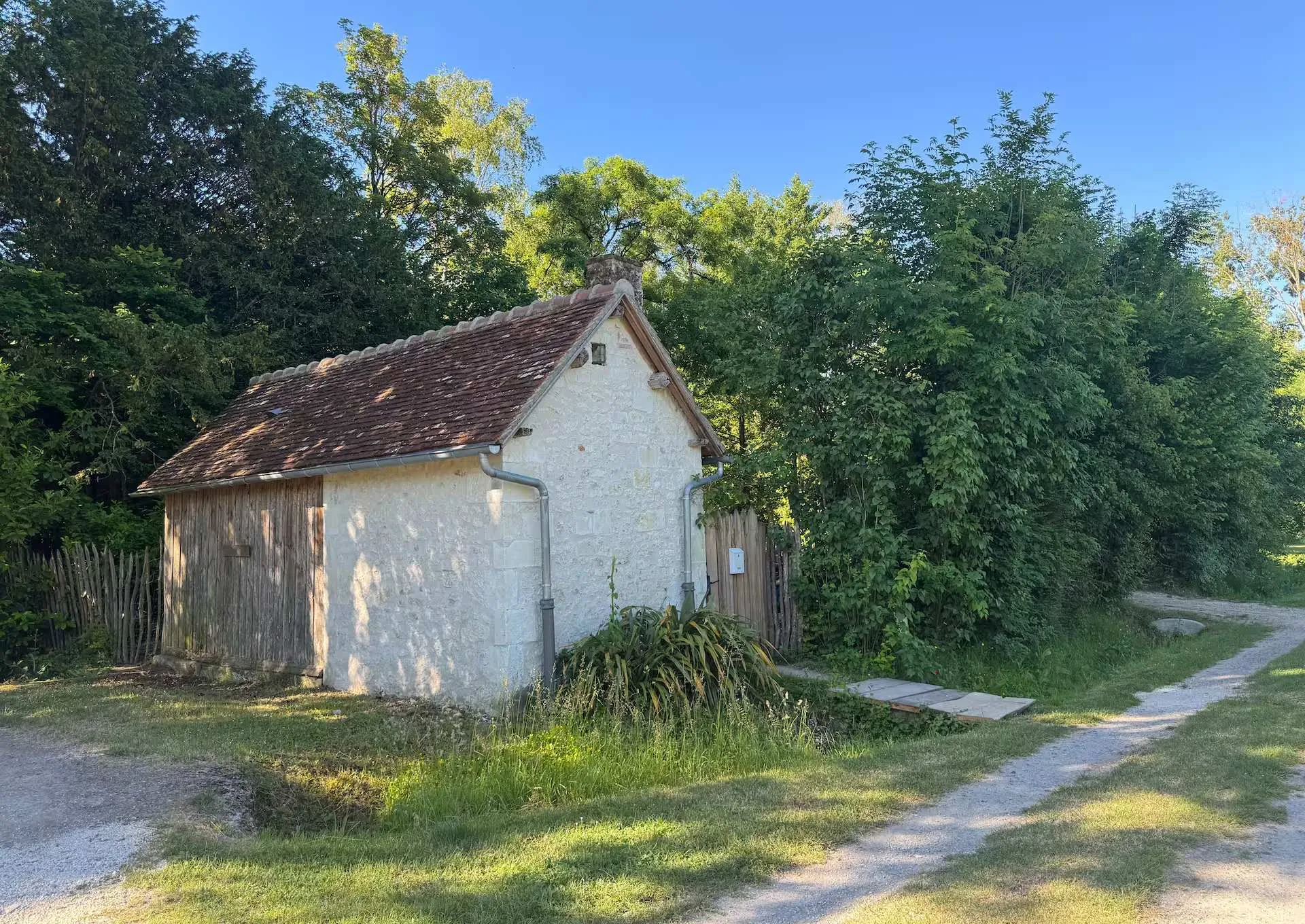 Cottage au bord de la rivière Claise et d’un étang en Touraine
