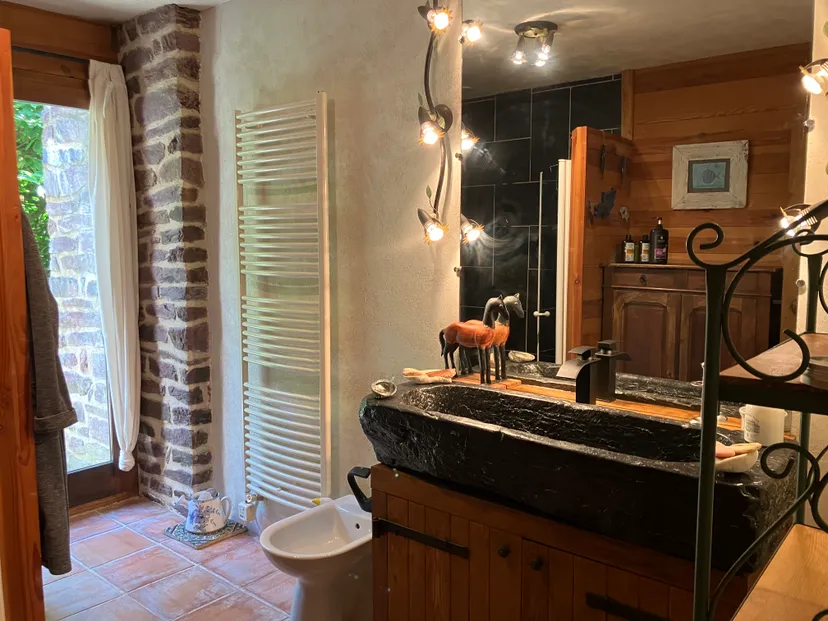 Bed and breakfast with private pond 2.47 ac in Broceliande – Brittany
