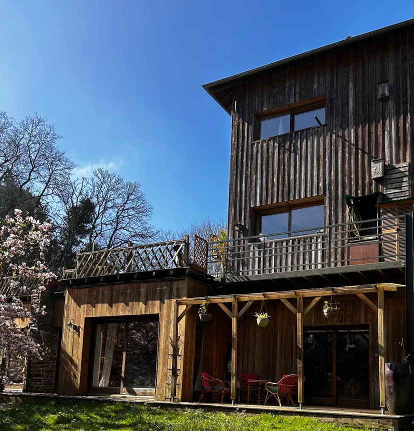 Bed and breakfast with private pond 2.47 ac in Broceliande – Brittany