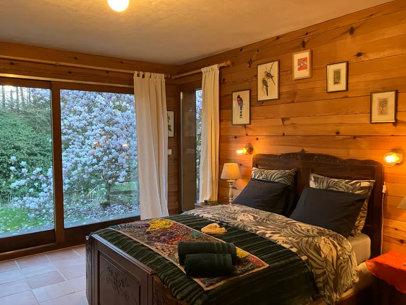 Bed and breakfast with private pond 2.47 ac in Broceliande – Brittany
