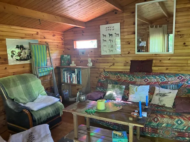 Cabane with private pond 2.47 ac in Brittany