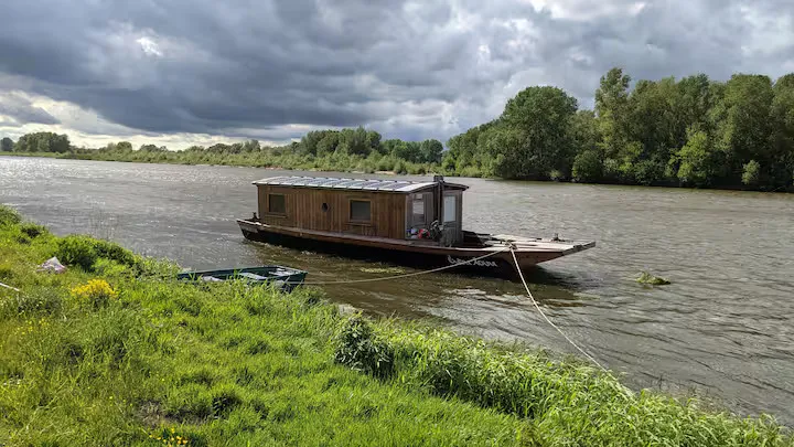 Toue cabanée traditionnelle à 5 mn de Chambord