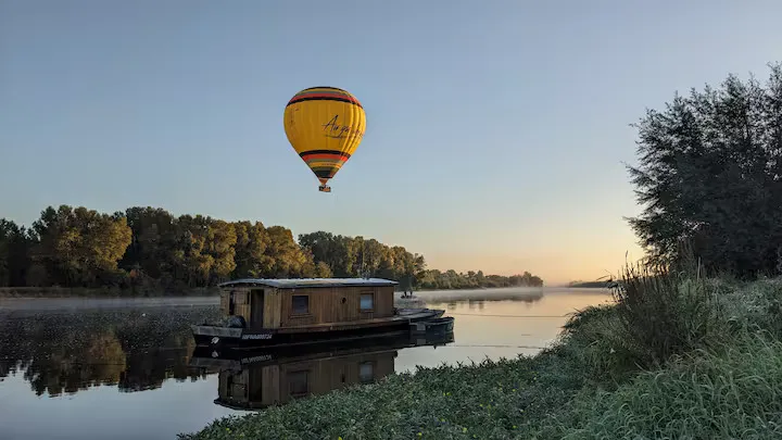 Toue cabanée traditionnelle à 5 mn de Chambord