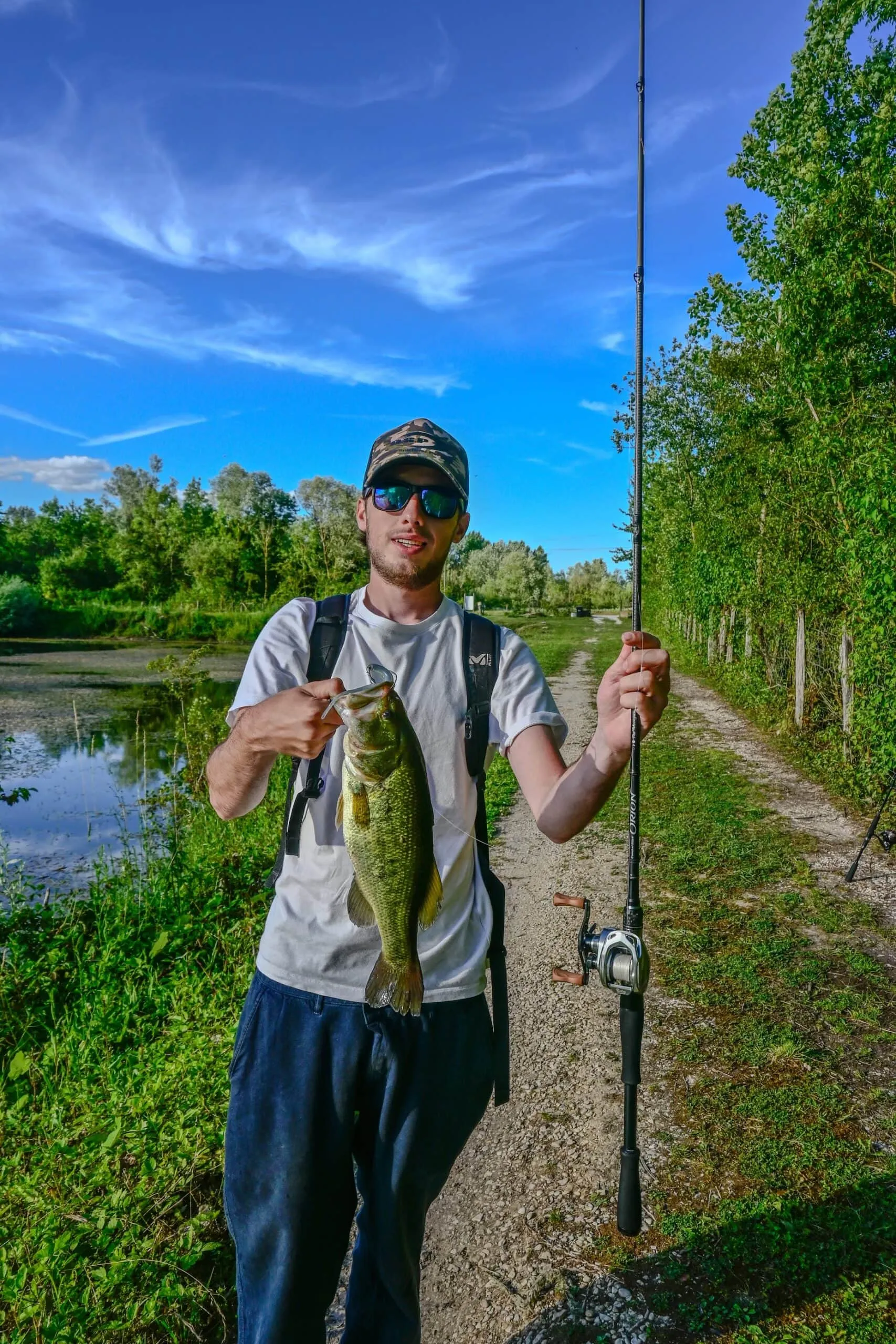 Étang avec yourte aménagée et forte population de poissons !
