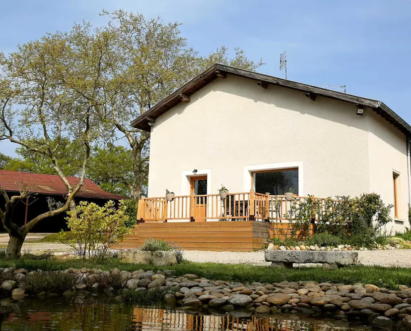 Fishing cottage of 861.11 sq ft with private pond of 1.24 ac in Dombes