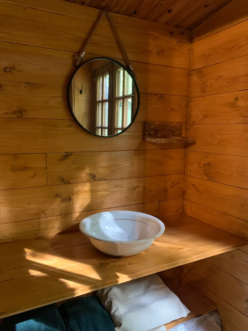 Eco-friendly chalet by a private pond in Haute-Marne