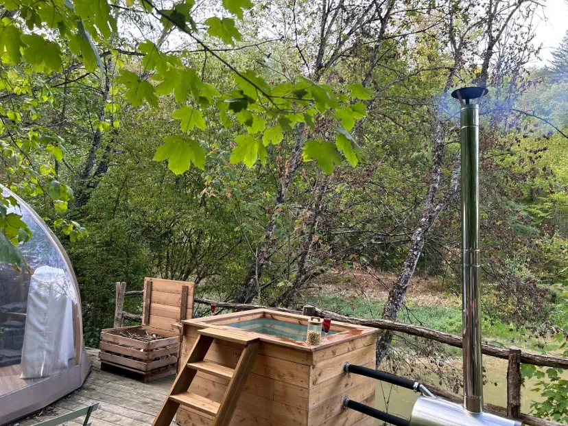 Chalet insolite avec bulle et étang privatif en Haute-Marne