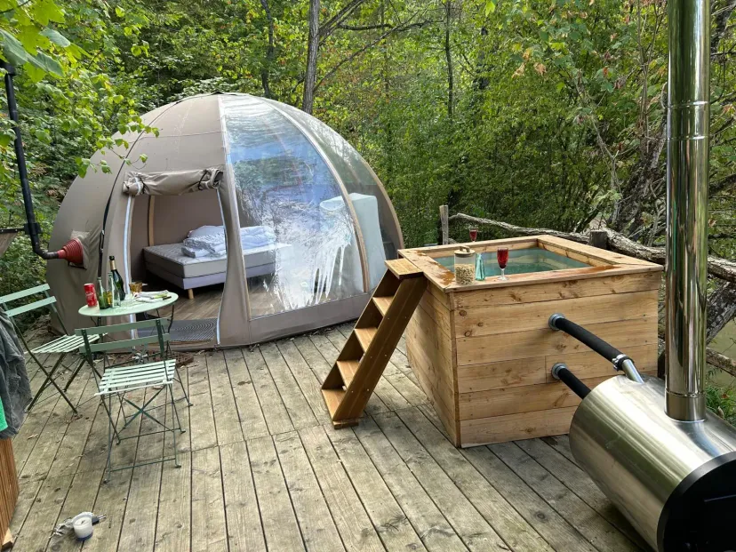 Chalet insolite avec bulle et étang privatif en Haute-Marne