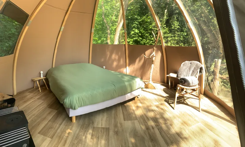 Chalet insolite avec bulle et étang privatif en Haute-Marne