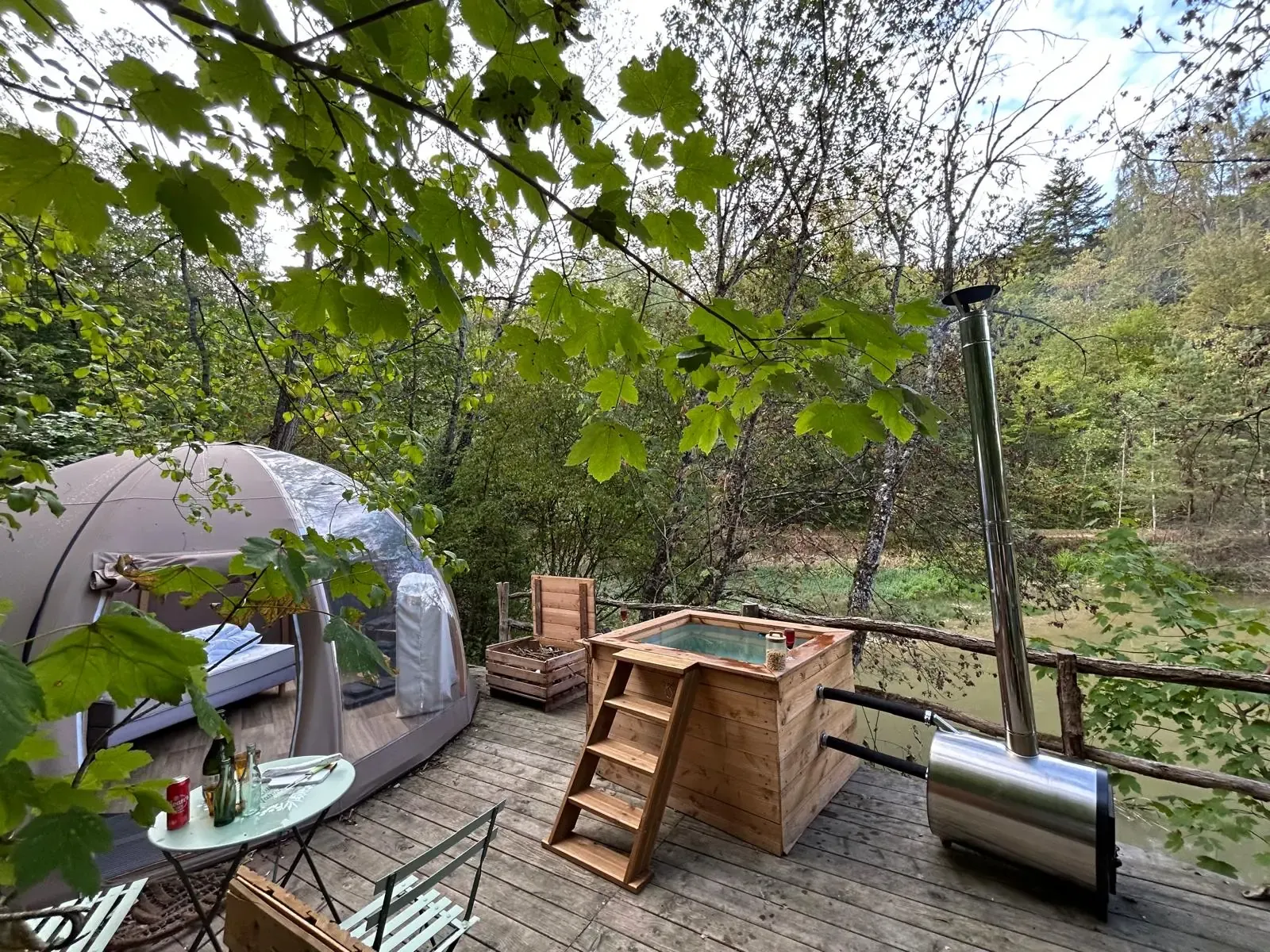 Chalet insolite avec bulle et étang privatif en Haute-Marne