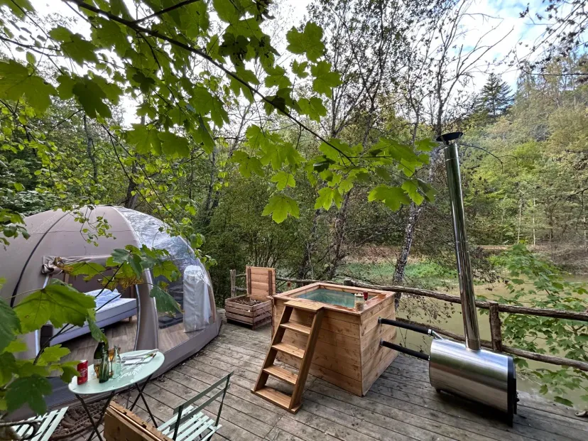 Chalet insolite avec bulle et étang privatif en Haute-Marne