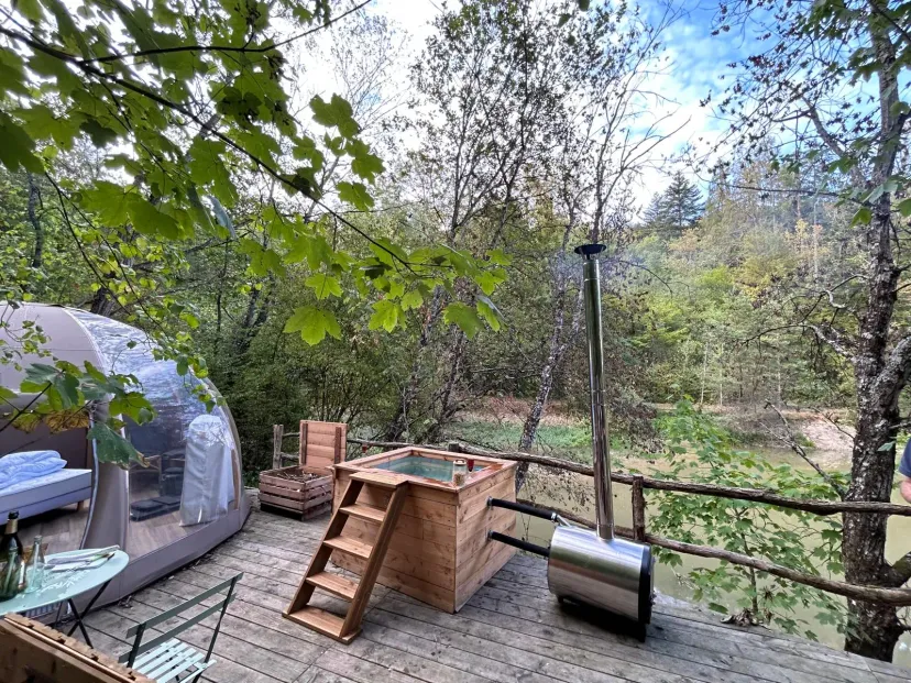 Chalet insolite avec bulle et étang privatif en Haute-Marne