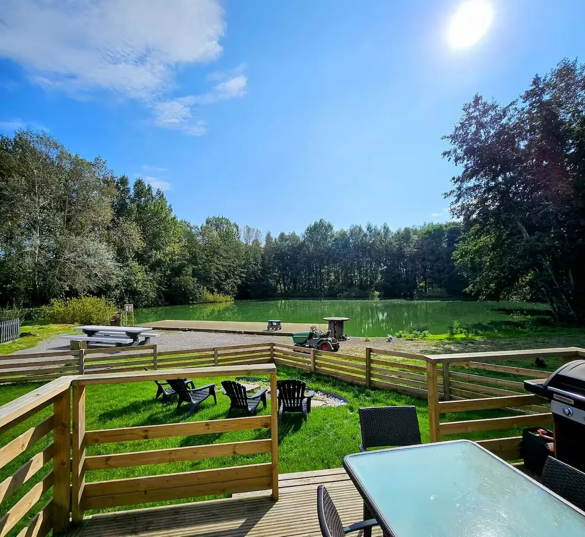 Chalet familial au bord d’un étang