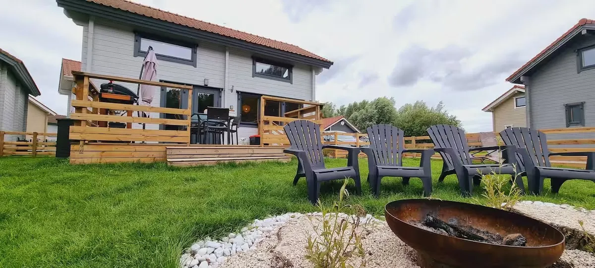 Chalet familial au bord d’un étang