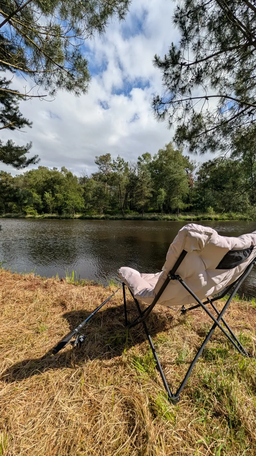 Plot on bare ground with 3.71 ac private pond in Bretagne