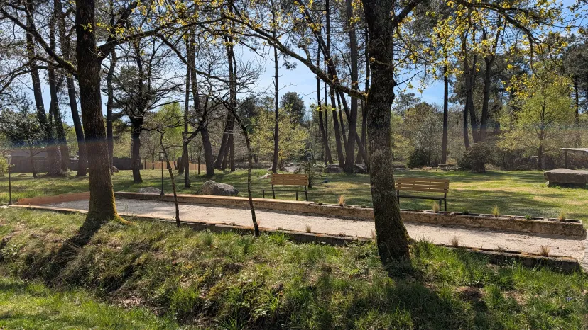 Plot on bare ground with 3.71 ac private pond in Bretagne