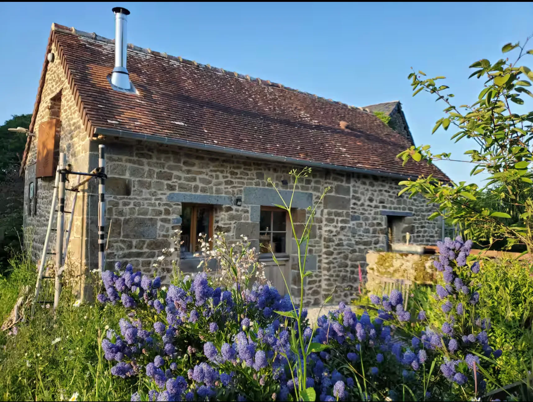 Le gîte normand avec un étang privé et des ânes