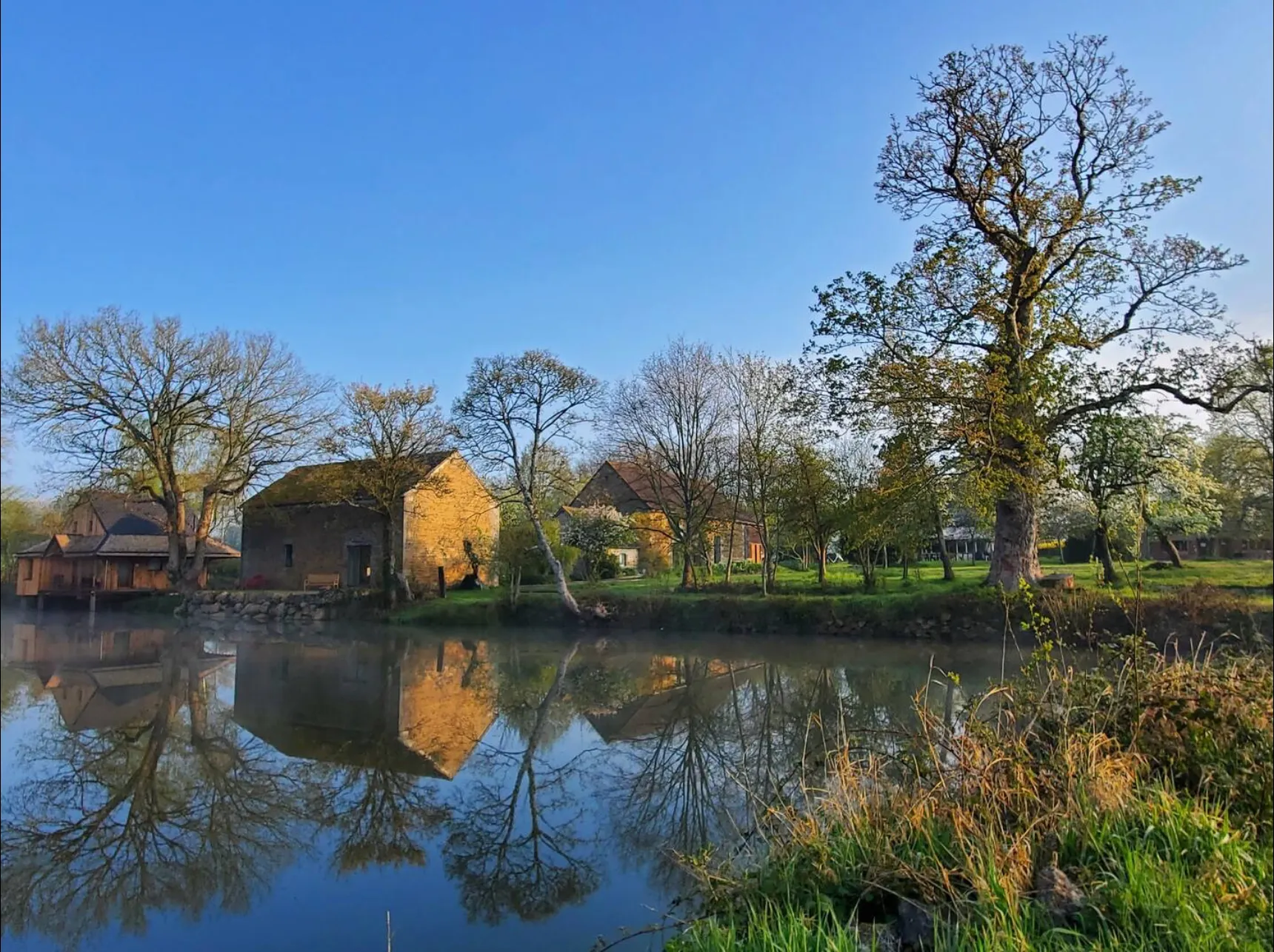 Le gîte normand avec un étang privé et des ânes