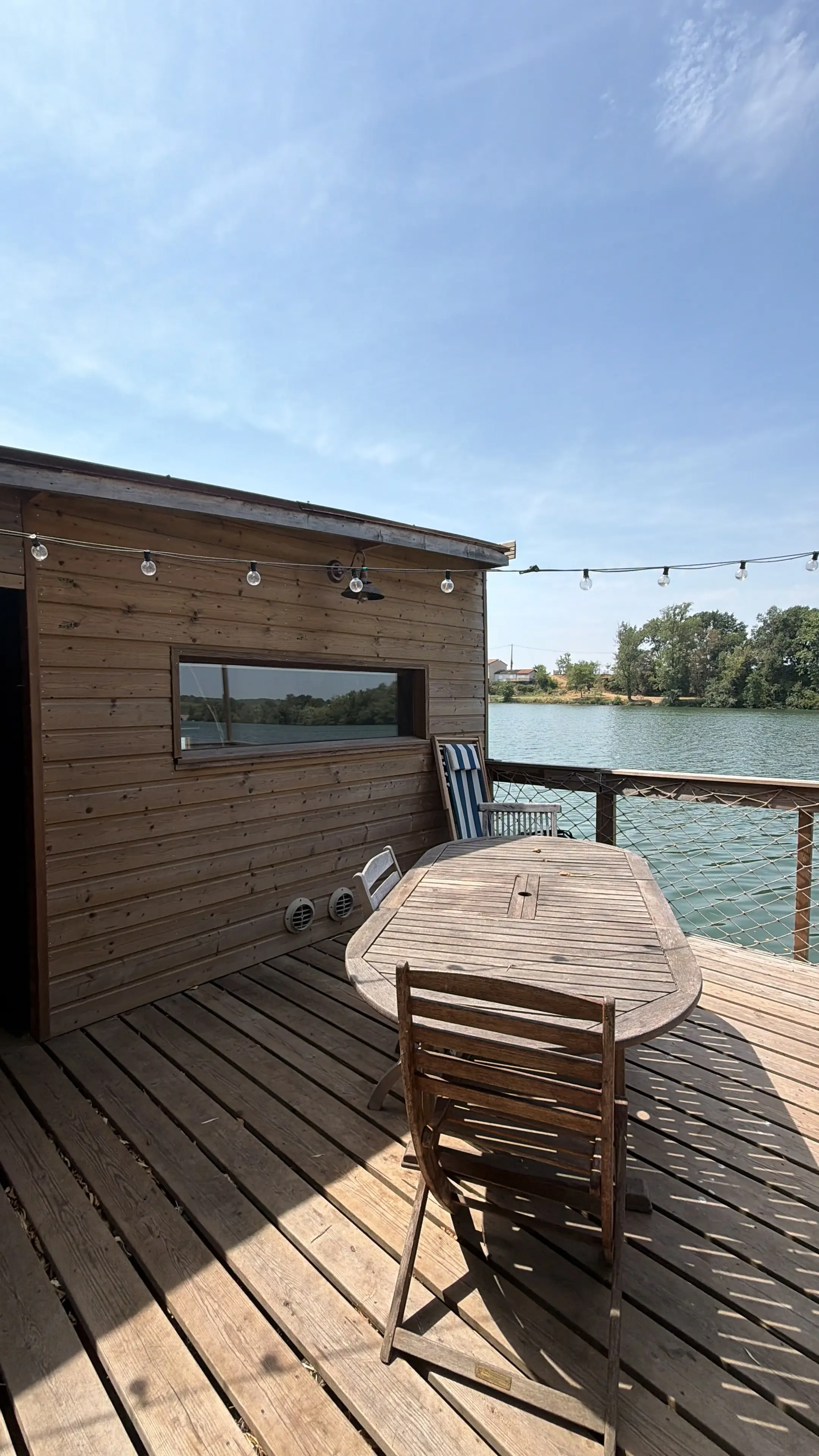 Cabane on the water, by the Tarn