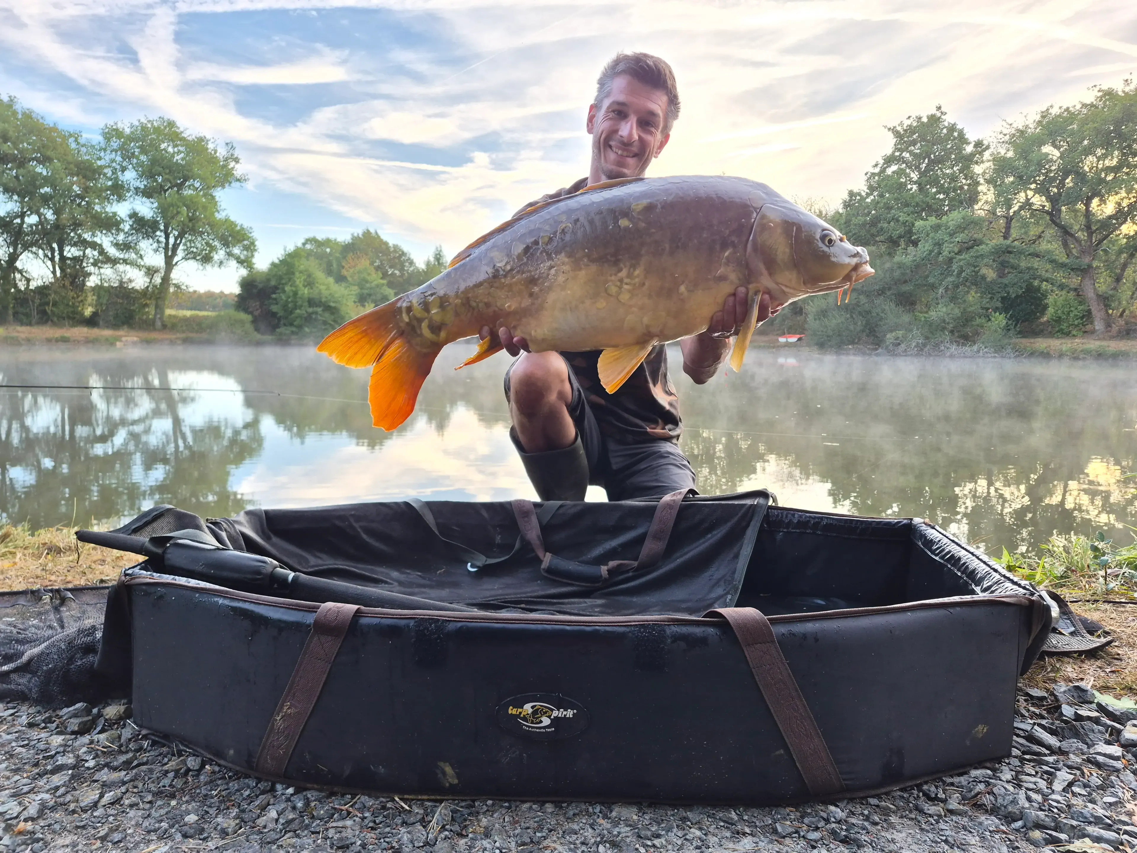 Trois étangs avec son chalet en Nouvelle-Aquitaine