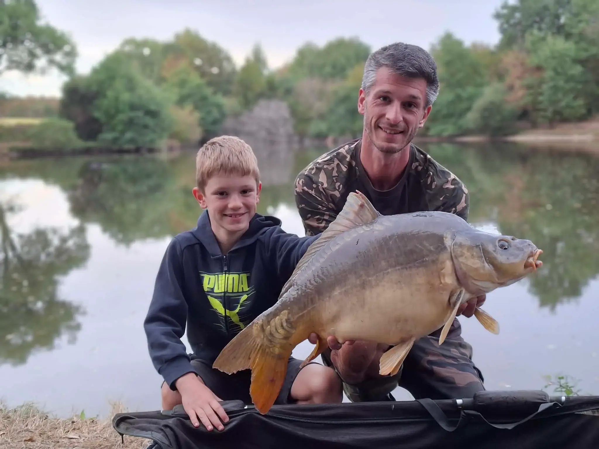 Trois étangs avec son chalet en Nouvelle-Aquitaine