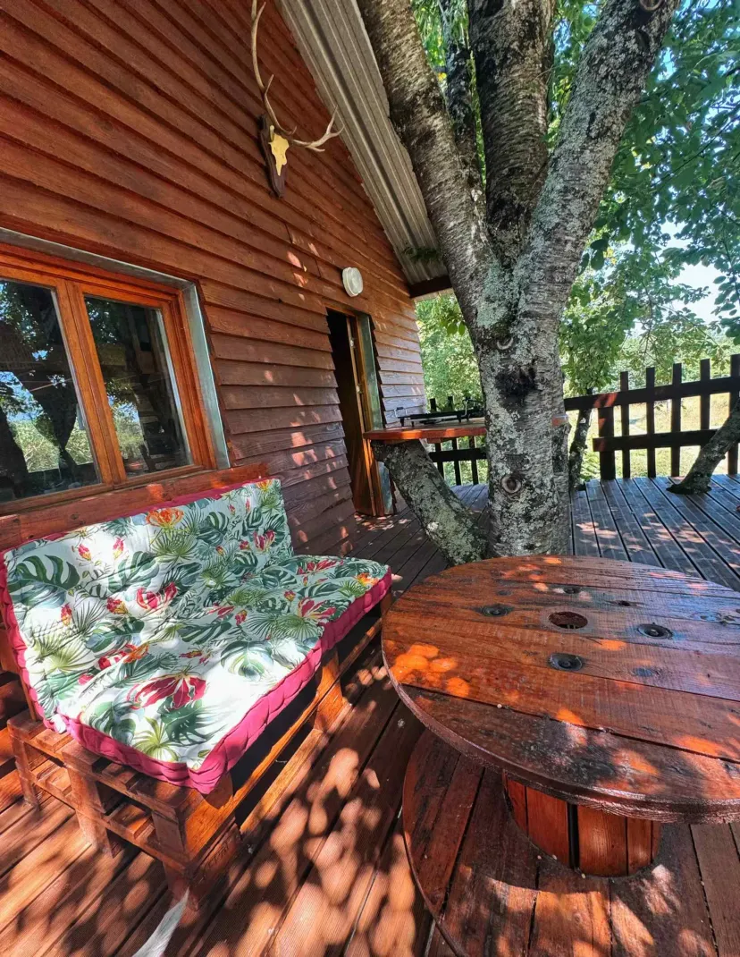 Cabana perched by two private ponds in the Sarthe