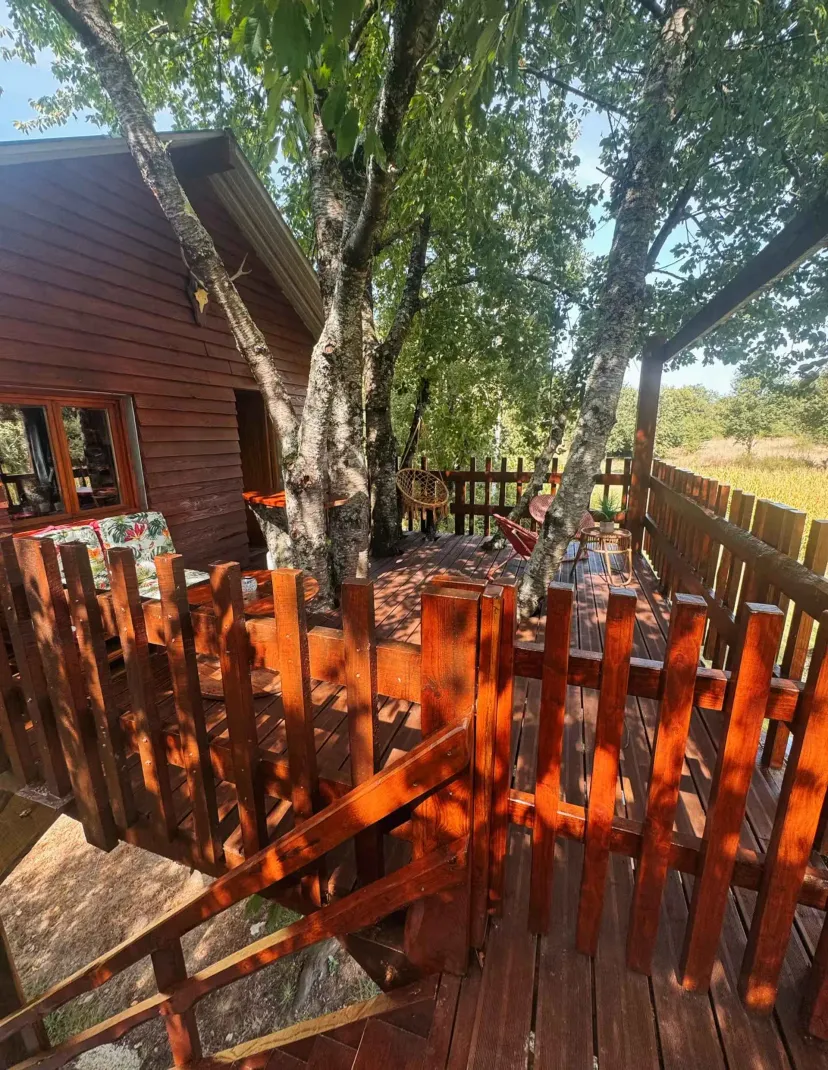 Cabana perched by two private ponds in the Sarthe