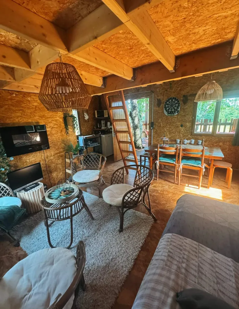 Cabana perched by two private ponds in the Sarthe