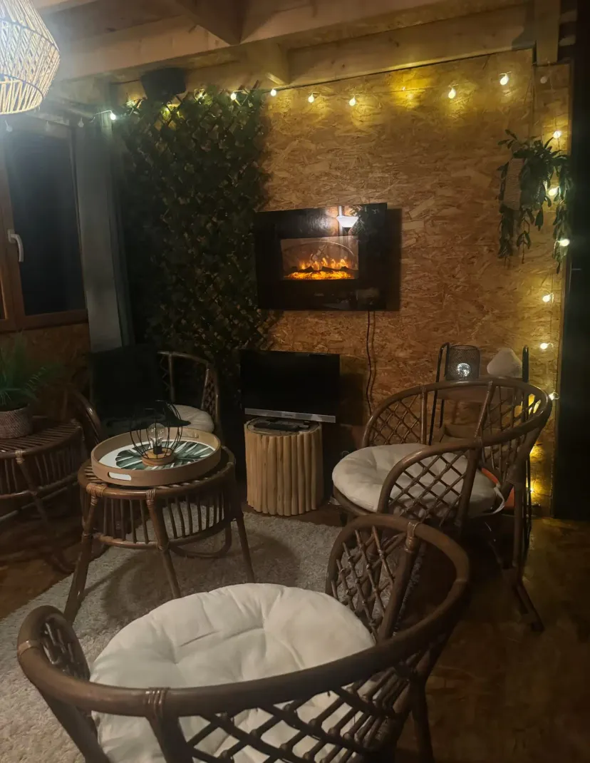 Cabana perched by two private ponds in the Sarthe