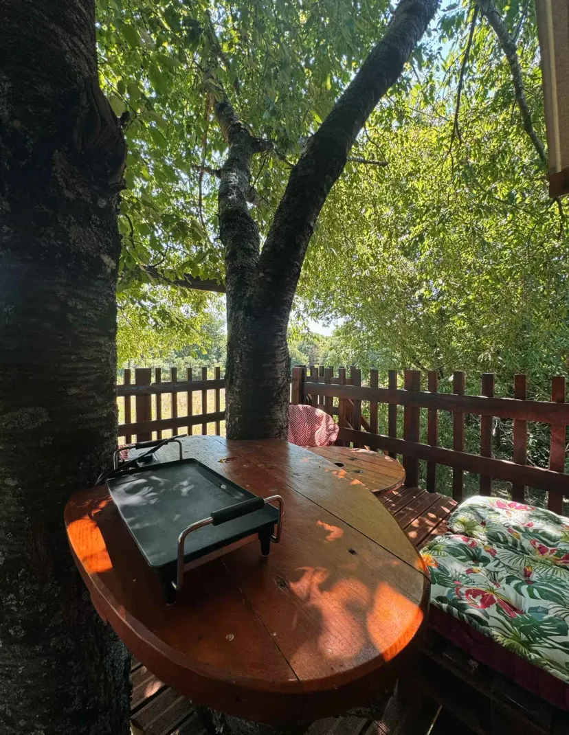 Cabana perched by two private ponds in the Sarthe