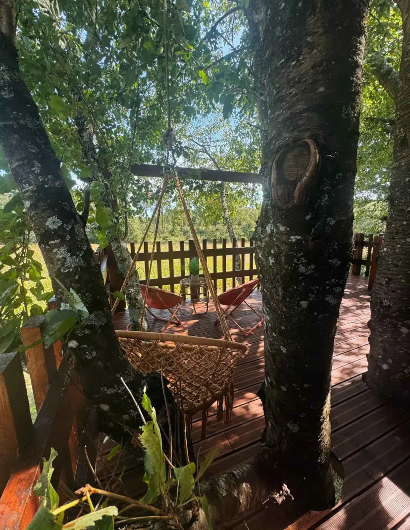 Cabana perched by two private ponds in the Sarthe