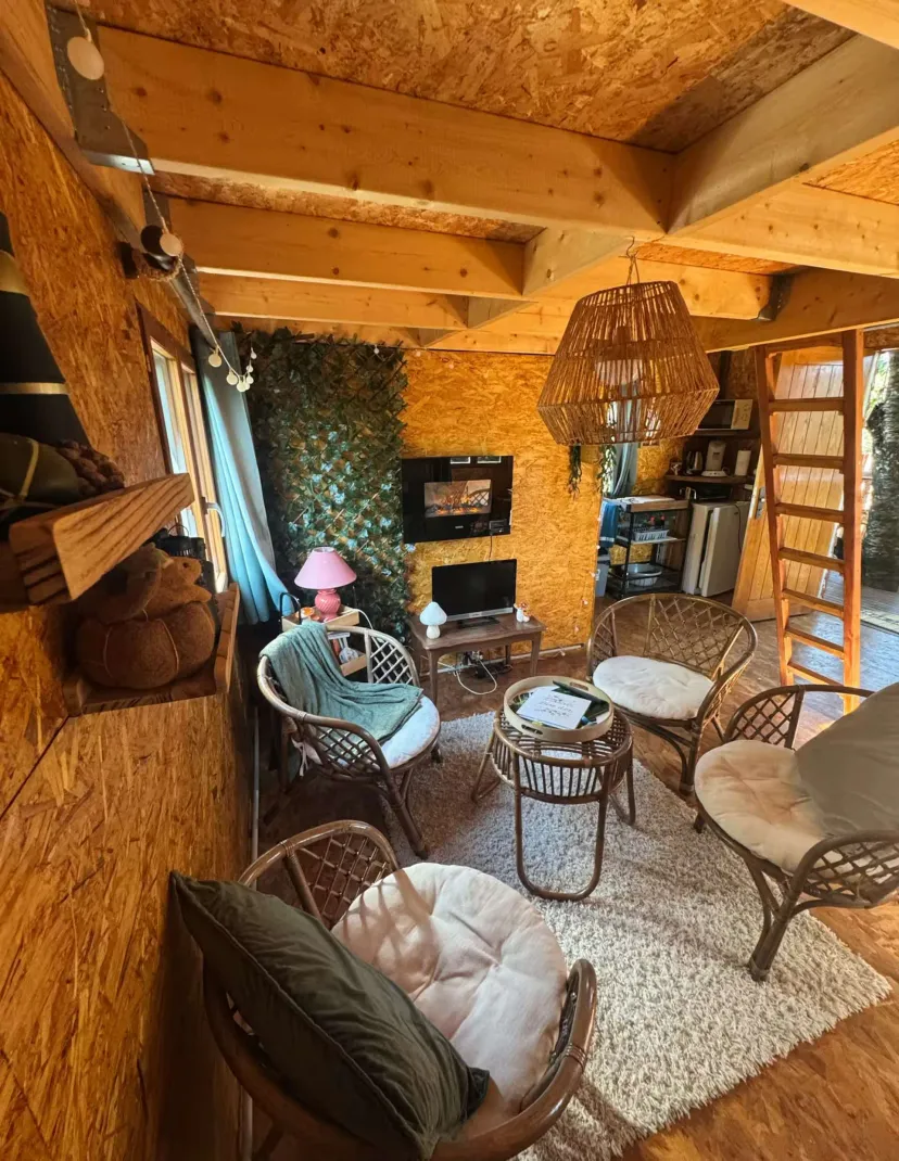 Cabana perched by two private ponds in the Sarthe