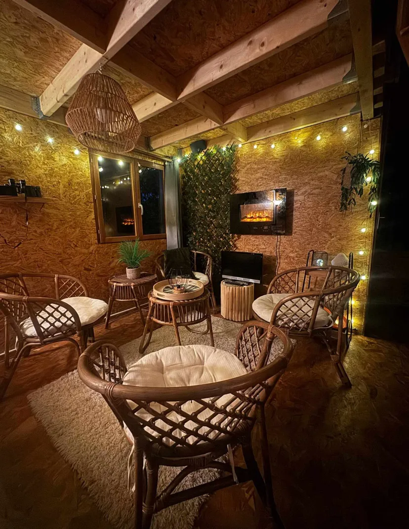 Cabana perched by two private ponds in the Sarthe
