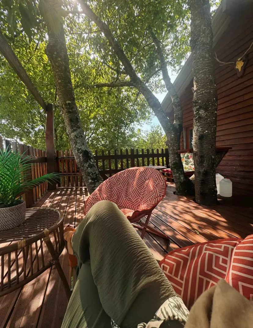 Cabana perched by two private ponds in the Sarthe