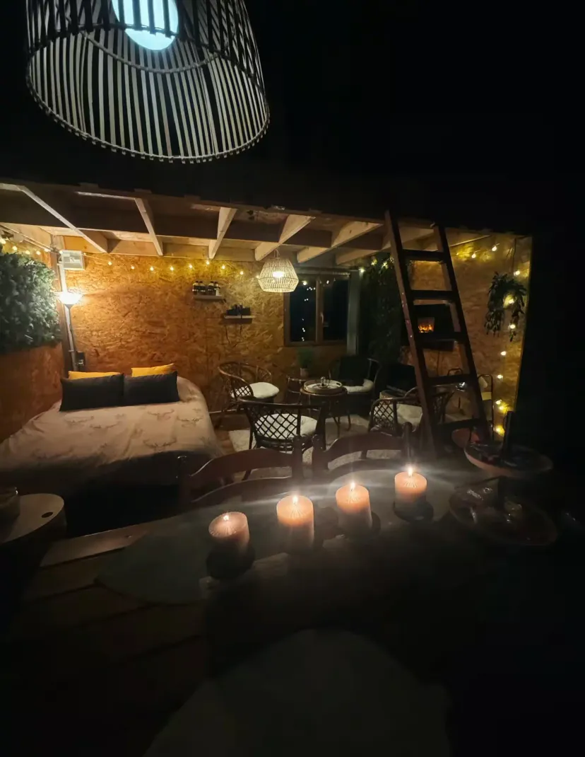 Cabana perched by two private ponds in the Sarthe