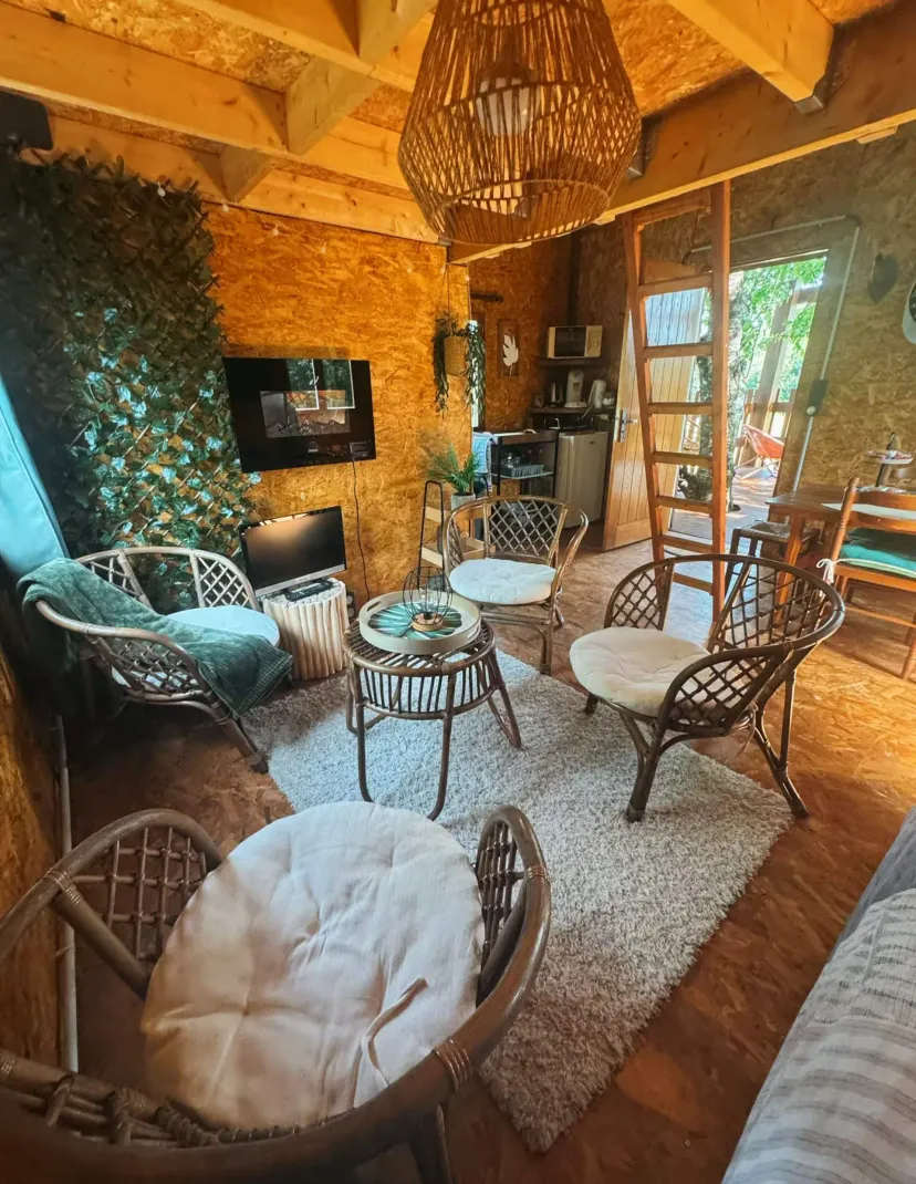 Cabana perched by two private ponds in the Sarthe