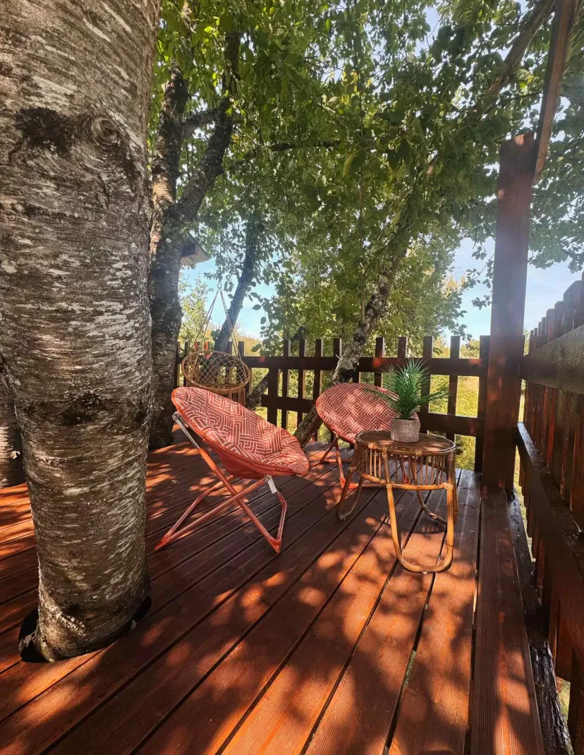 Cabana perched by two private ponds in the Sarthe