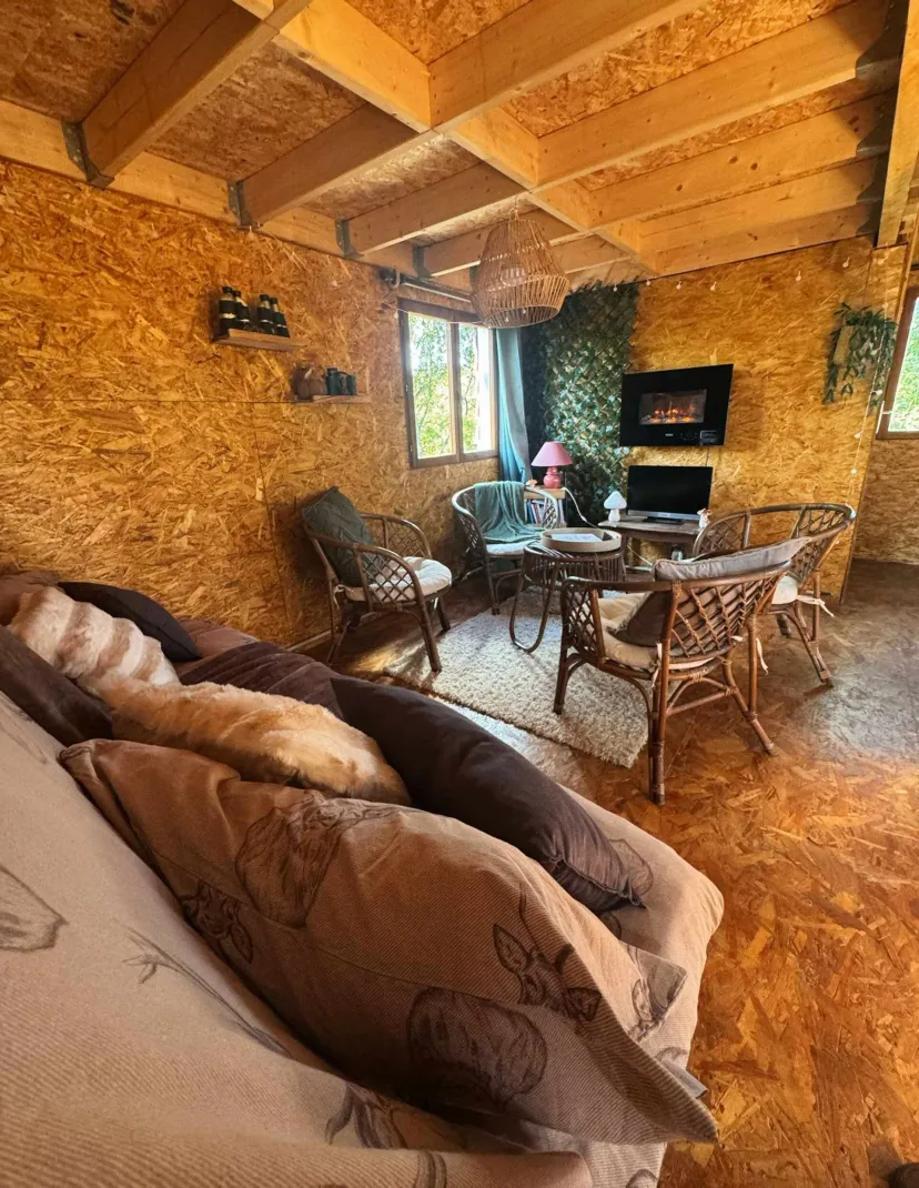Cabana perched by two private ponds in the Sarthe