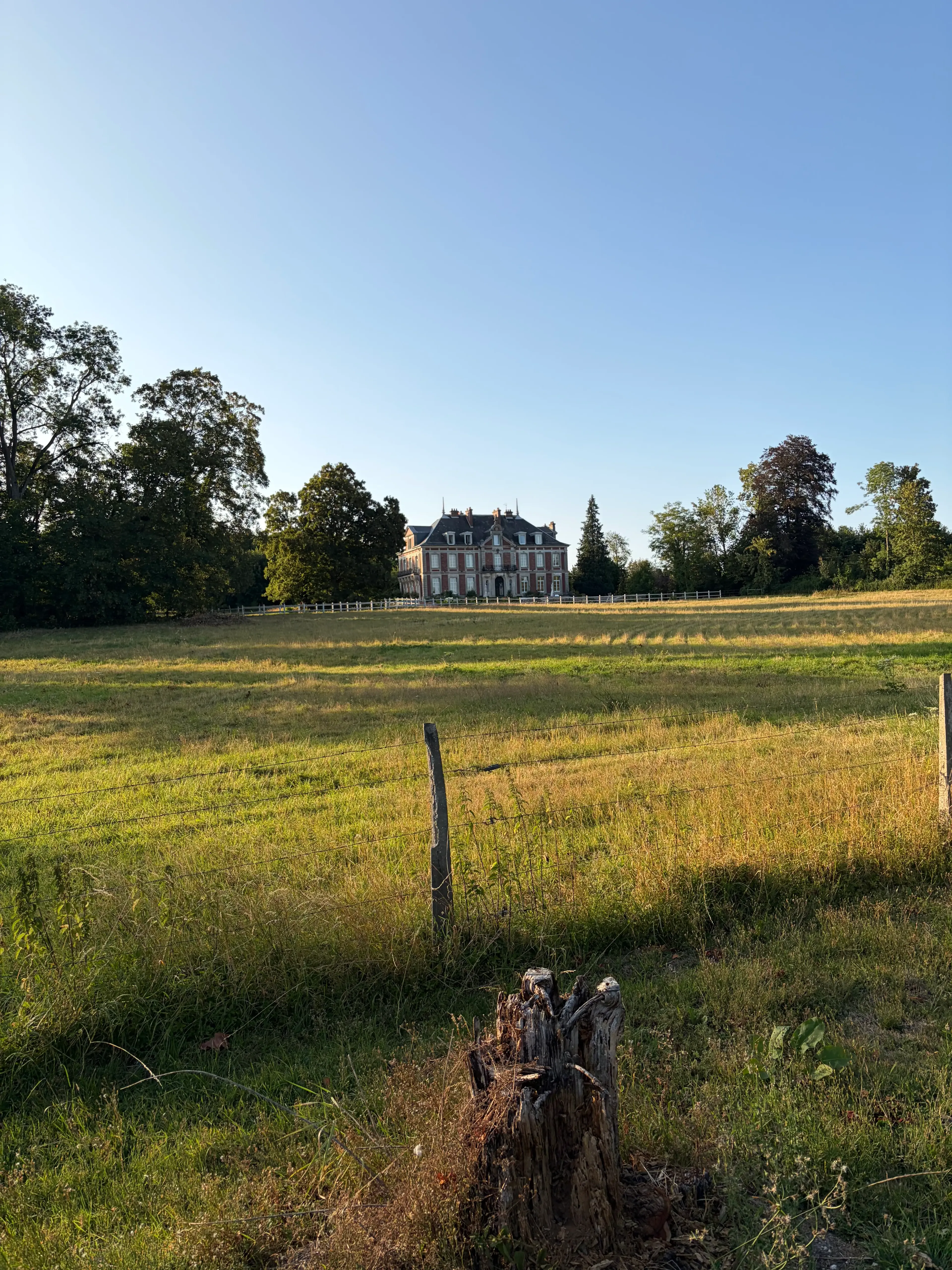 Logement insolite avec jacuzzi privatif dans le parc d'un château et ses étangs -ND