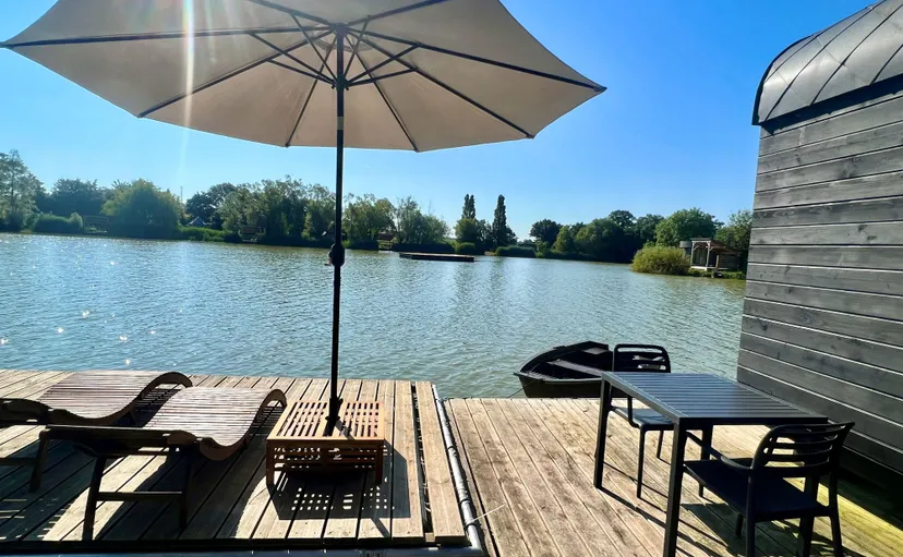 Ecolodge au bord d’un étang de 5ha